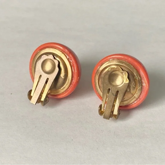 VINTAGE Orange Melon german plastic resin round dome clip on earrings. - Picture 6 of 6